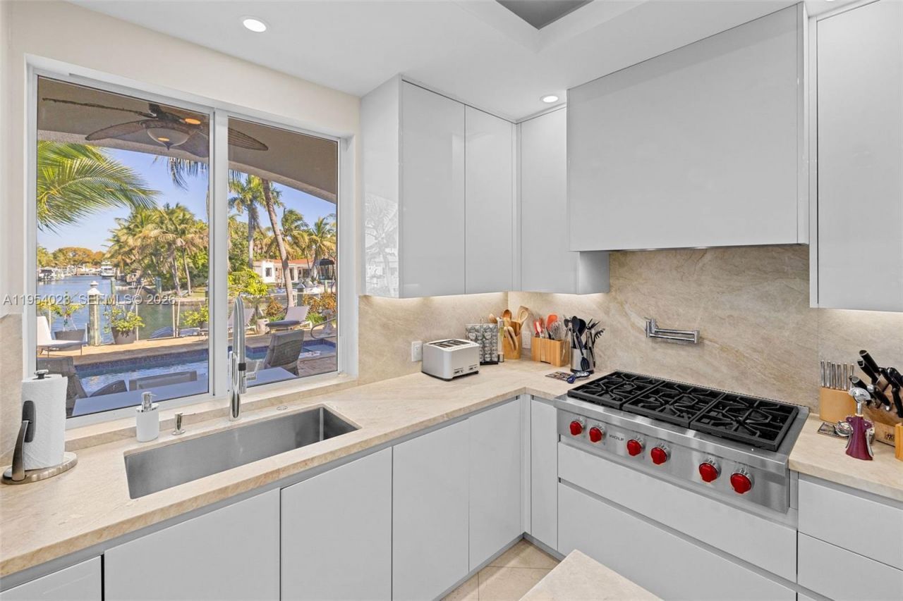 2125 Ixora Rd, North Miami, FL 33181 Photo