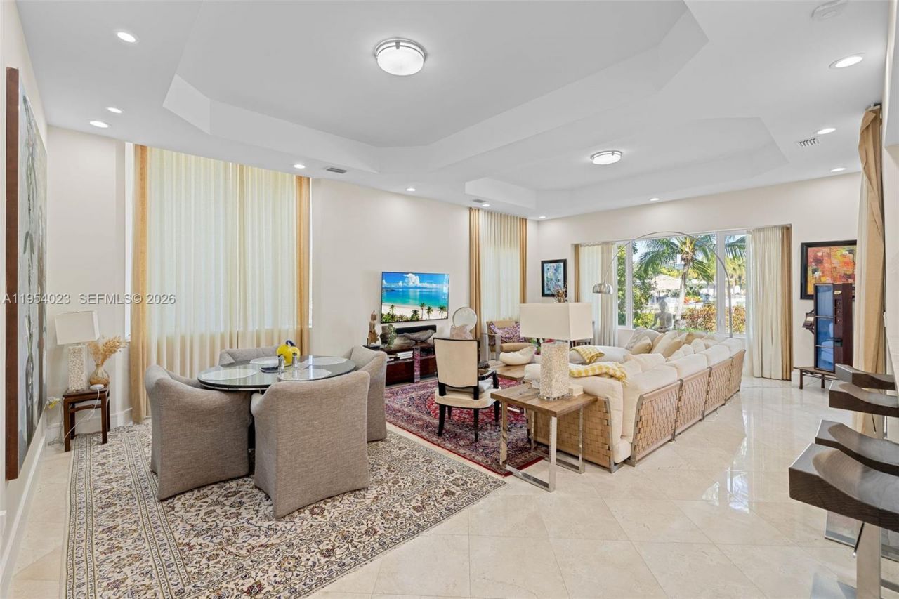 2125 Ixora Rd, North Miami, FL 33181 Photo