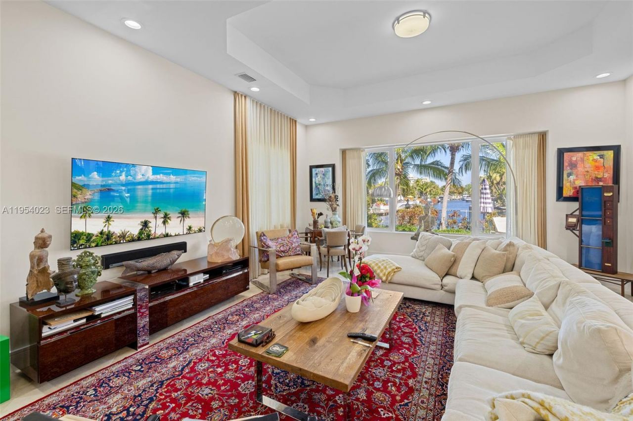 2125 Ixora Rd, North Miami, FL 33181 Photo