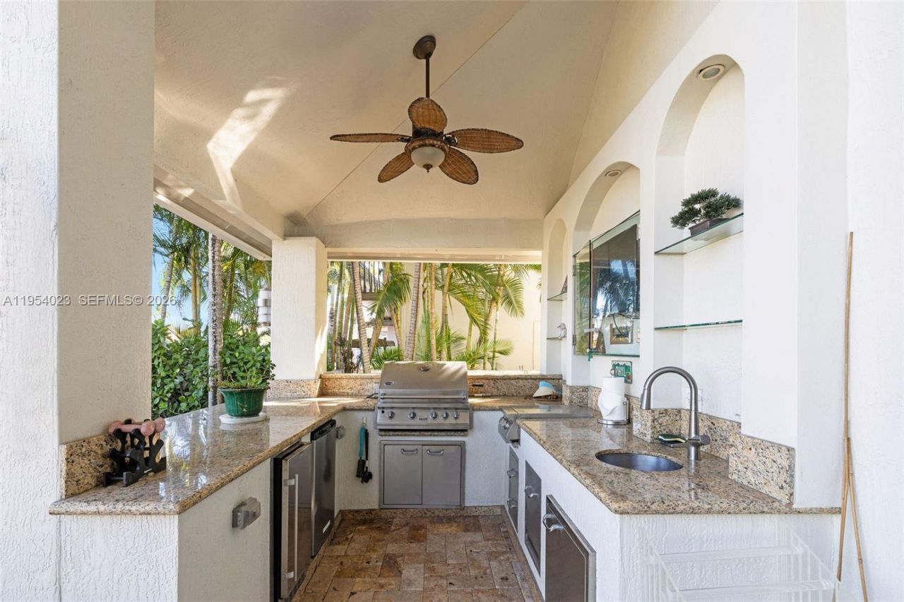 2125 Ixora Rd, North Miami, FL 33181 Photo