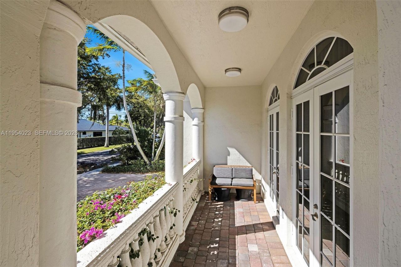 2125 Ixora Rd, North Miami, FL 33181 Photo