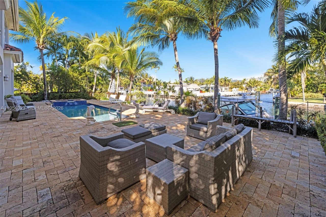 2125 Ixora Rd, North Miami, FL 33181 Photo