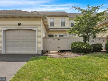 9 SPRING WALK COURT, LANCASTER, PA 17601
