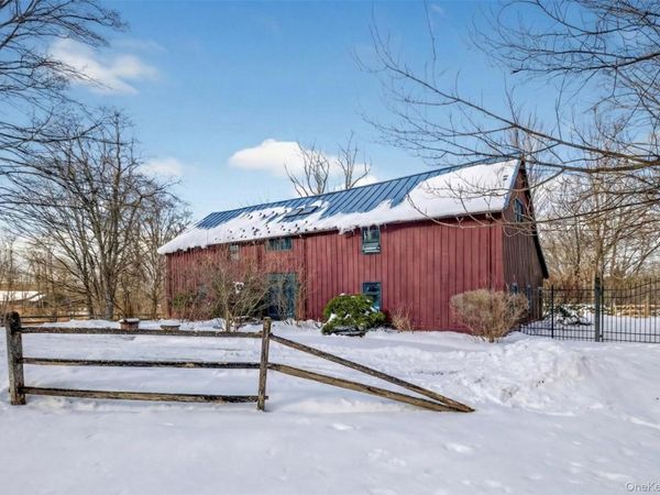 101 Drake Road, Pleasant Valley, NY 12569