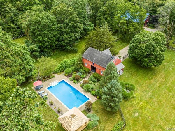 101 Drake Road, Pleasant Valley, NY 12569