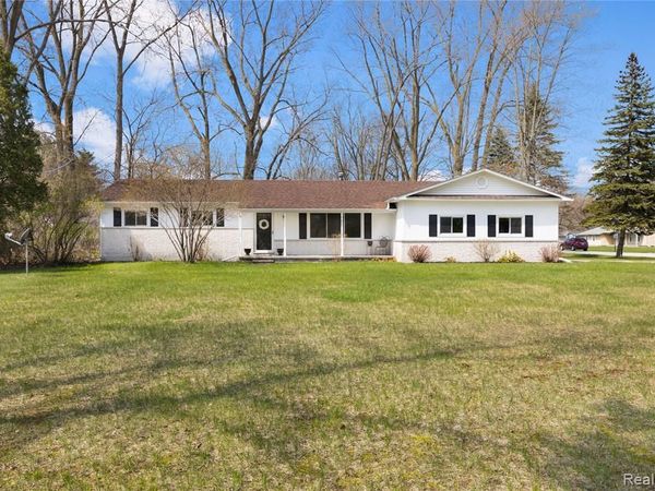 5837 Lakeshore Road, Fort Gratiot Twp, MI 48059