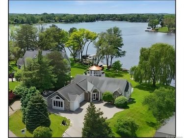 3337 ALCO Drive, Waterford Twp, MI 48329