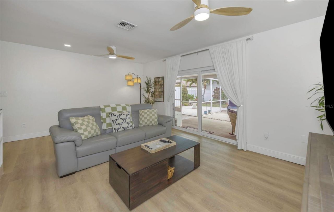 8909 118th Way, Seminole, FL 33772 Photo