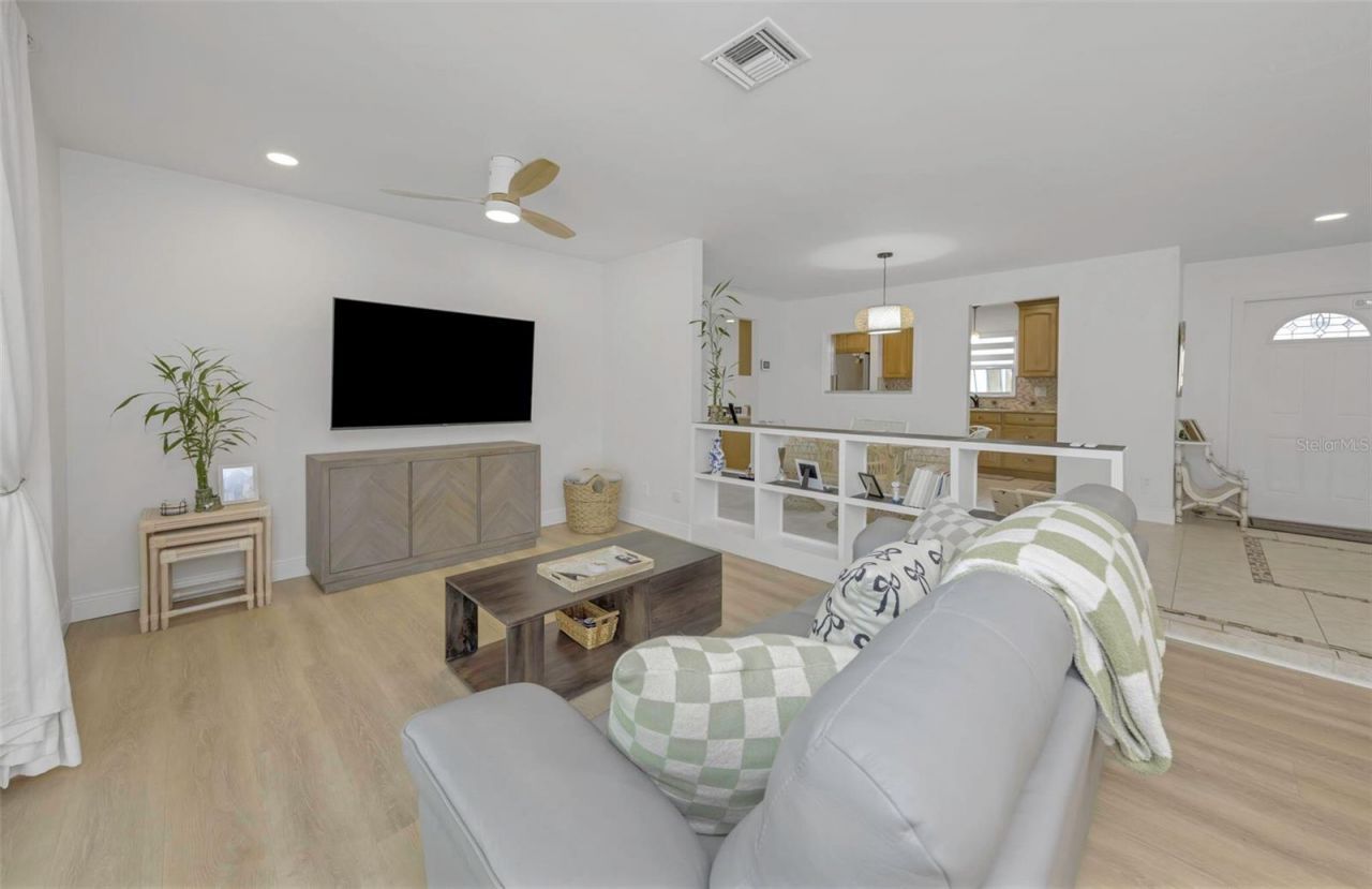 8909 118th Way, Seminole, FL 33772 Photo