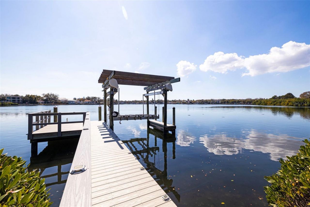 1392 Monterey Boulevard Ne, Saint Petersburg, FL 33704 Photo