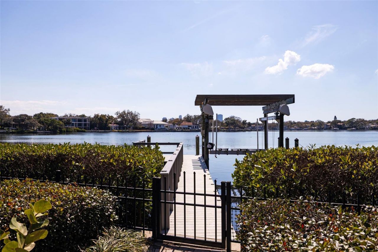 1392 Monterey Boulevard Ne, Saint Petersburg, FL 33704 Photo