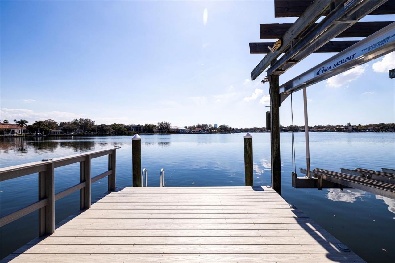 1392 Monterey Boulevard Ne, Saint Petersburg, FL 33704 Photo