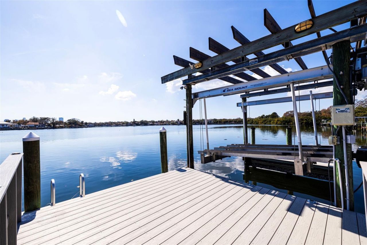 1392 Monterey Boulevard Ne, Saint Petersburg, FL 33704 Photo