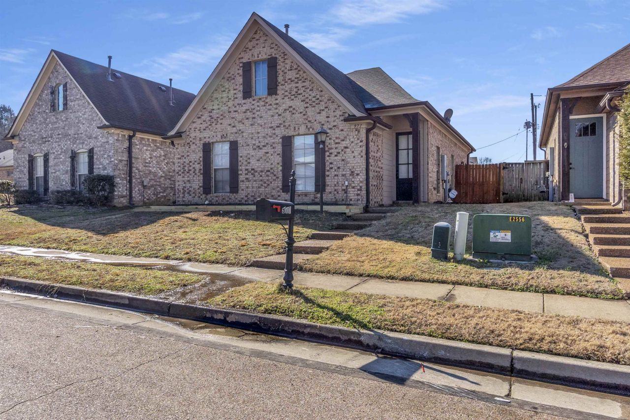 971 Crayton Ridge Dr, Cordova, TN 38018 Main Photo