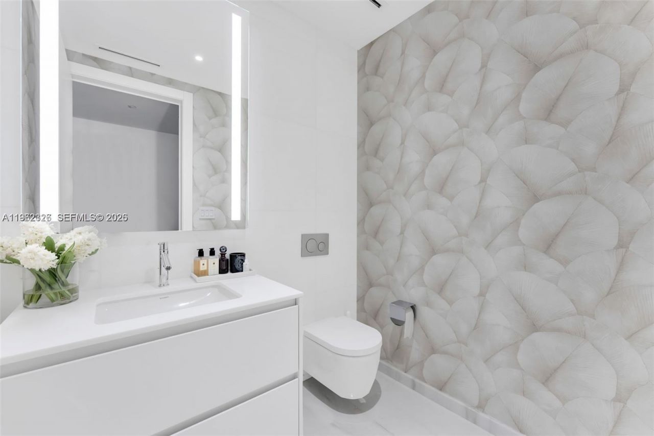 300 N Biscayne Boulevard Way, Unit 4104C, Miami, FL 33131 Photo