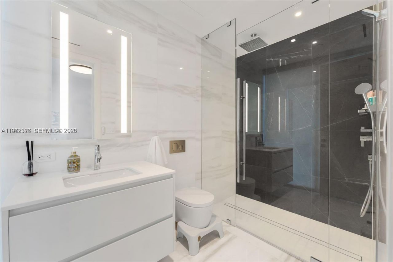 300 N Biscayne Boulevard Way, Unit 4104C, Miami, FL 33131 Photo