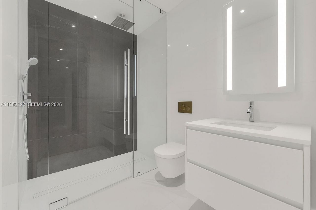 300 N Biscayne Boulevard Way, Unit 4104C, Miami, FL 33131 Photo