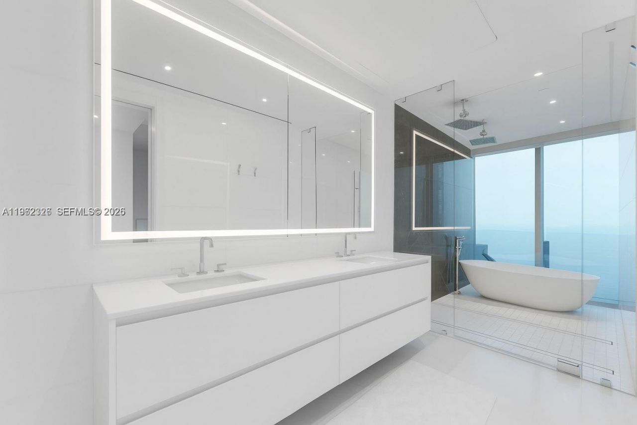 300 N Biscayne Boulevard Way, Unit 4104C, Miami, FL 33131 Photo