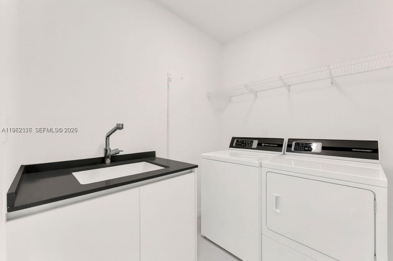 300 N Biscayne Boulevard Way, Unit 4104C, Miami, FL 33131 Photo