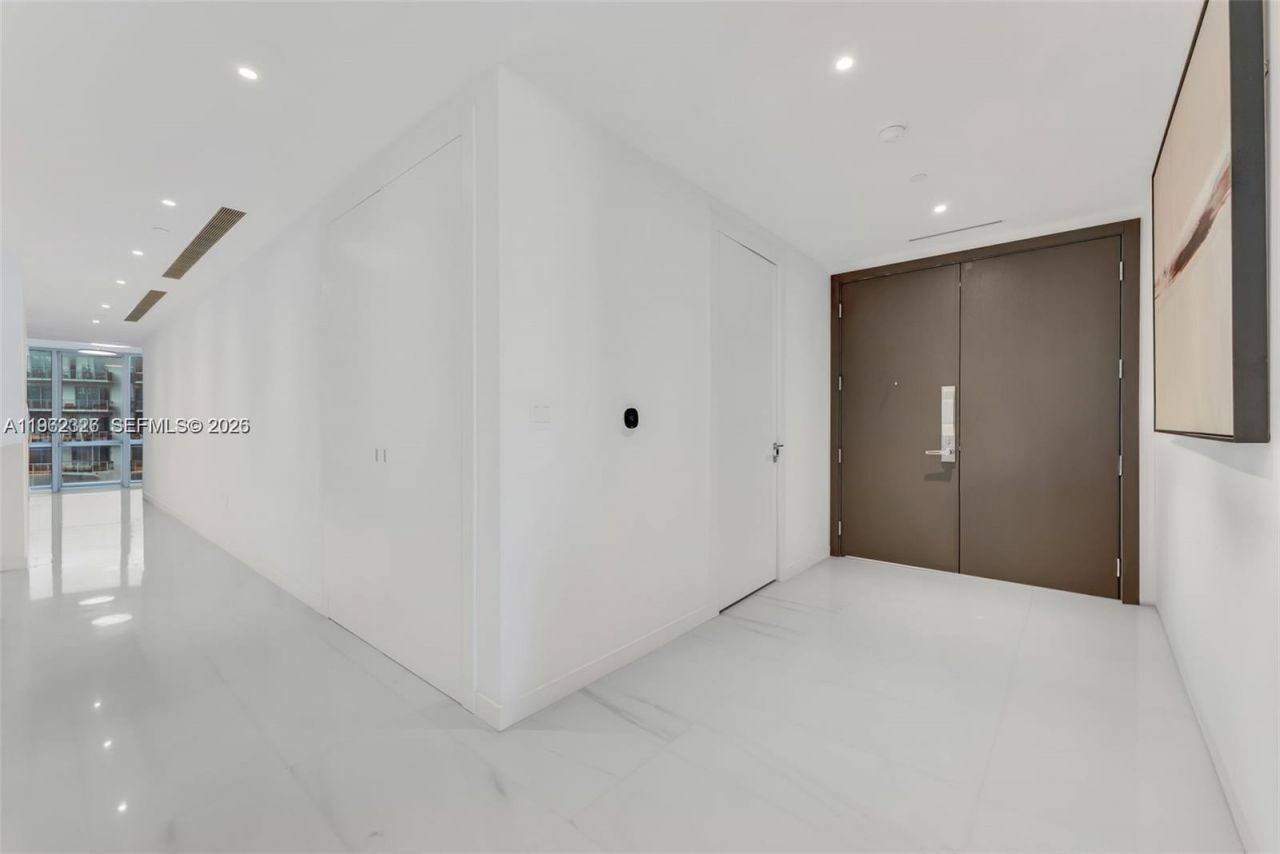 300 N Biscayne Boulevard Way, Unit 4104C, Miami, FL 33131 Photo