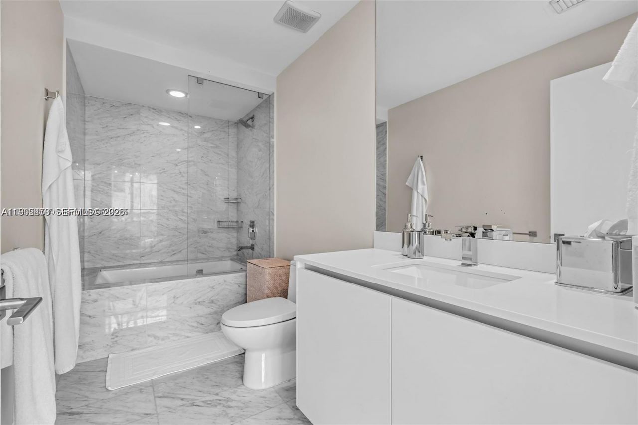 650 NE 32nd St, Unit BH6, Miami, FL 33137 Photo