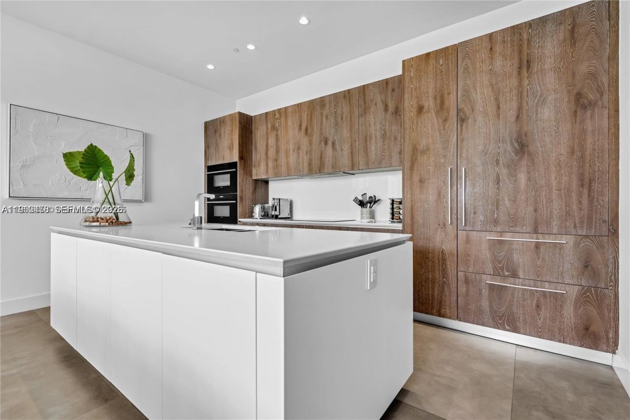 650 NE 32nd St, Unit BH6, Miami, FL 33137 Photo