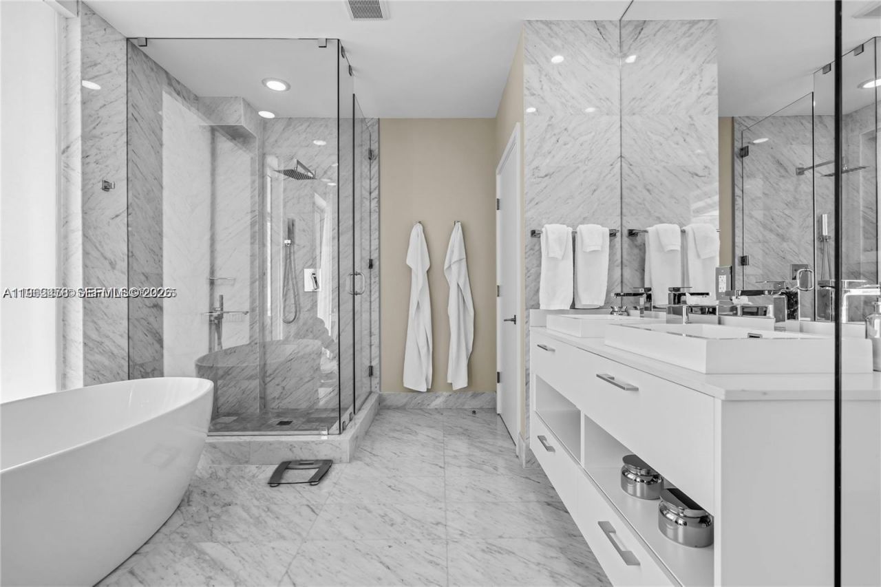 650 NE 32nd St, Unit BH6, Miami, FL 33137 Photo