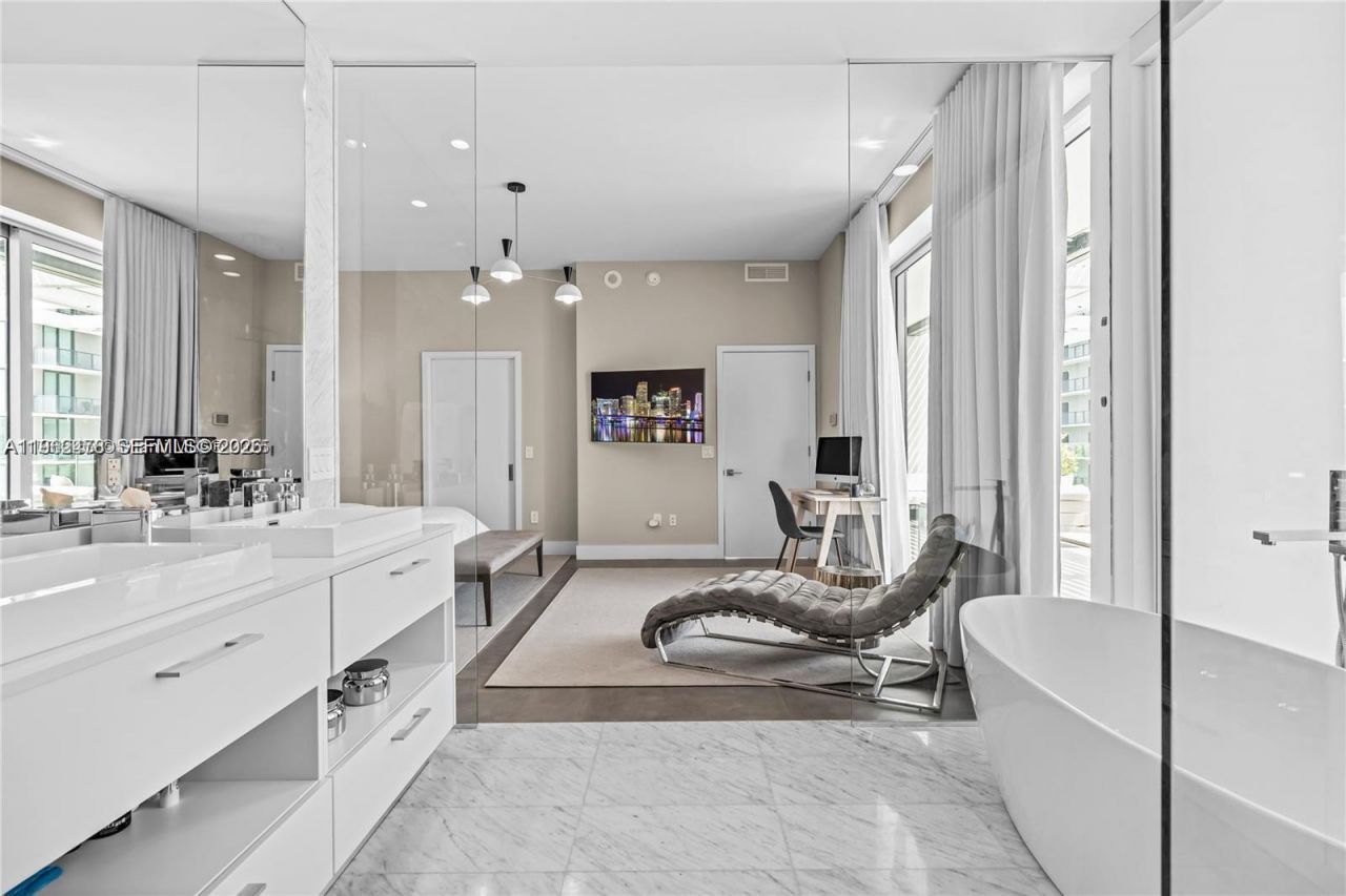 650 NE 32nd St, Unit BH6, Miami, FL 33137 Photo