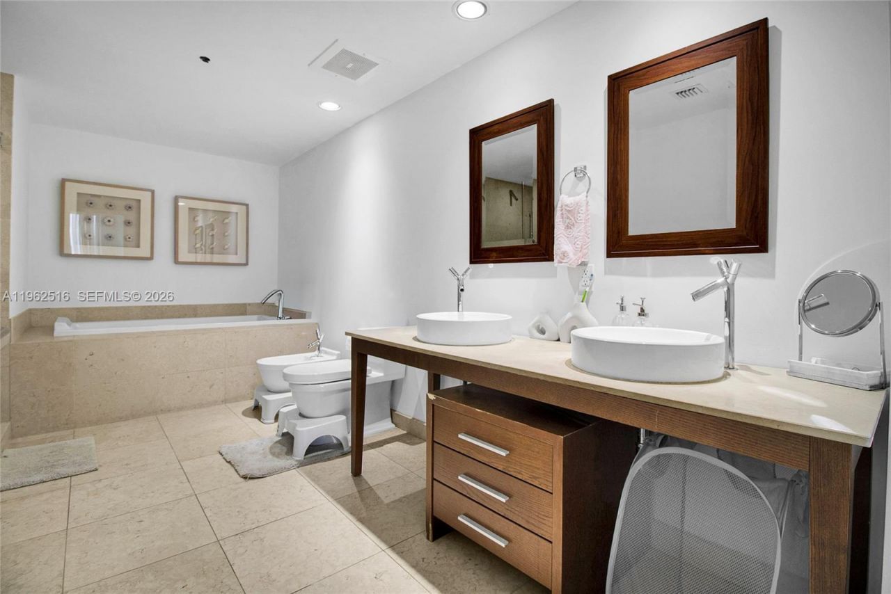 465 Brickell Ave , Unit 5102, Miami, FL 33131 Photo