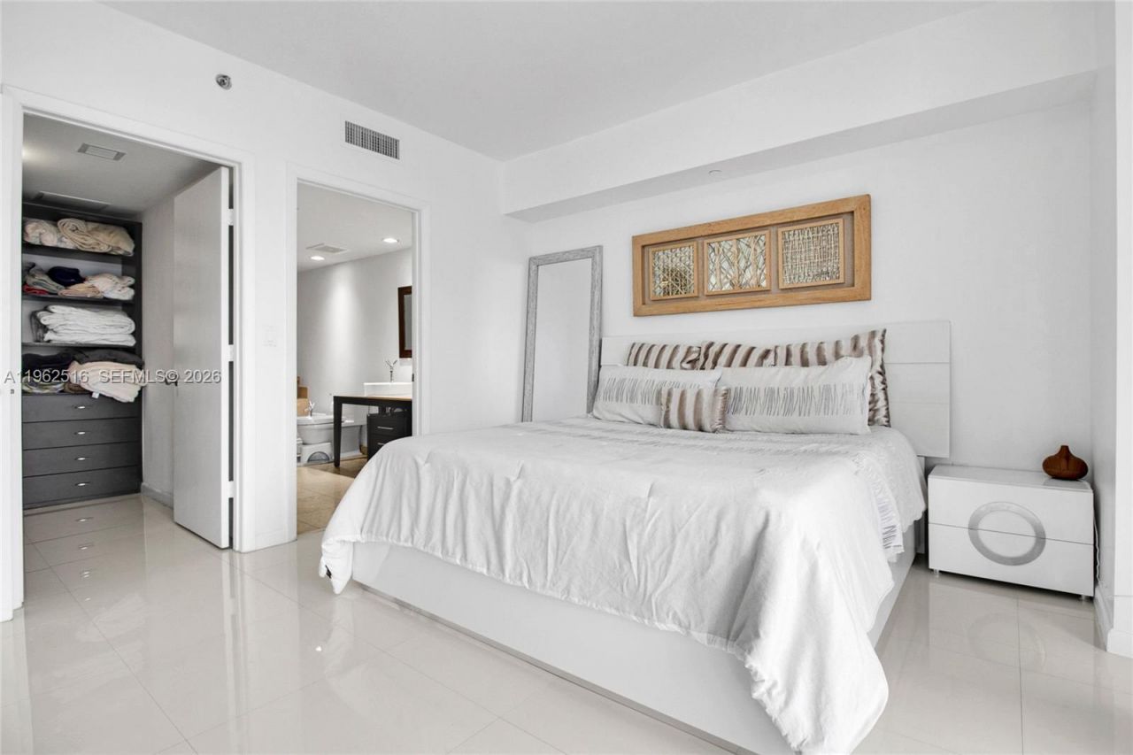 465 Brickell Ave , Unit 5102, Miami, FL 33131 Photo