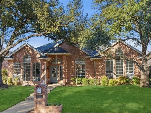 6724 Castle Creek Drive, Fort Worth, TX 76132