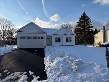 8045 Thurston Drive, Cicero, NY 13039