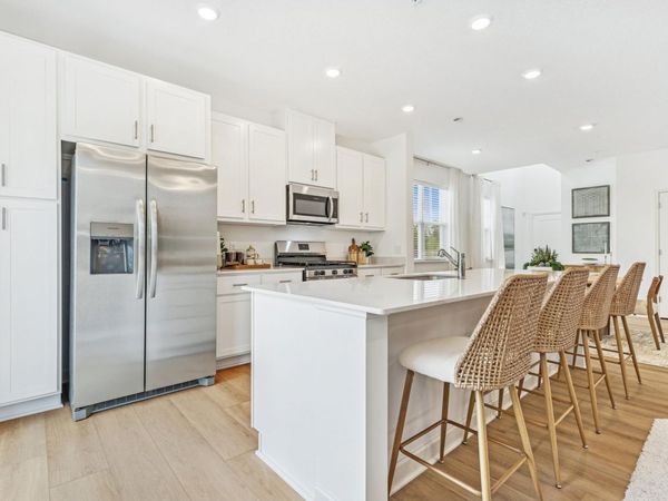 1098 Anmeadle Row, Rosemount, MN 55068