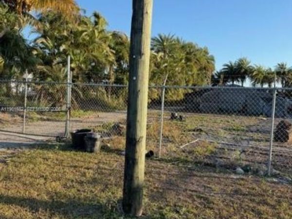 17450 SW 208th St, Miami, FL 33187