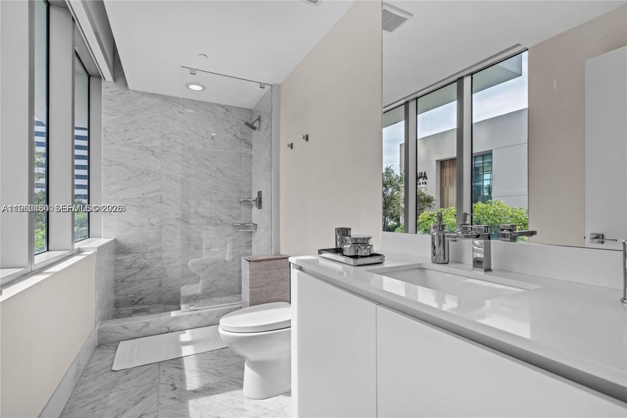 650 NE 32nd St, Unit BH6, Miami, FL 33137 Photo