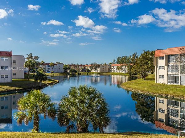 2831 Sunrise Lakes Dr. E, Unit 204, Sunrise, FL 33322