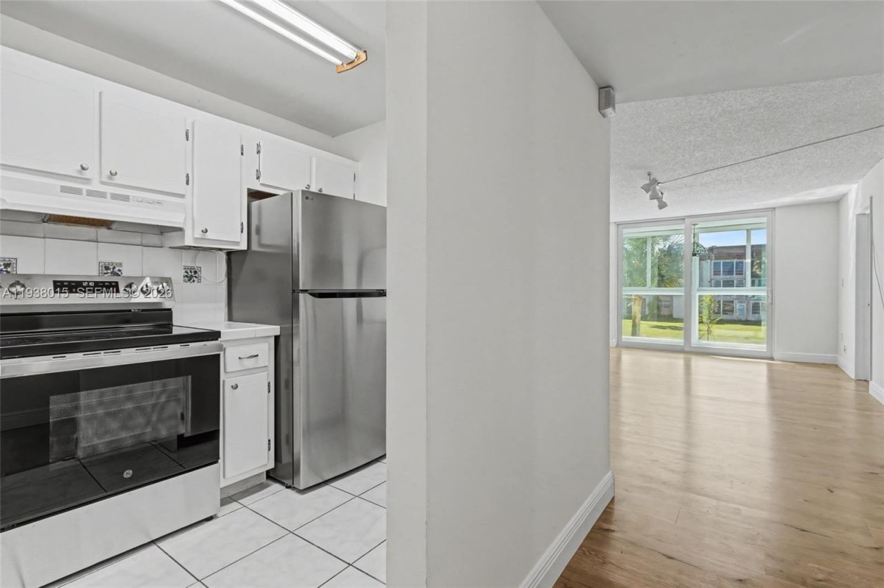 2831 Sunrise Lakes Dr. E, Unit 204, Sunrise, FL 33322 Photo