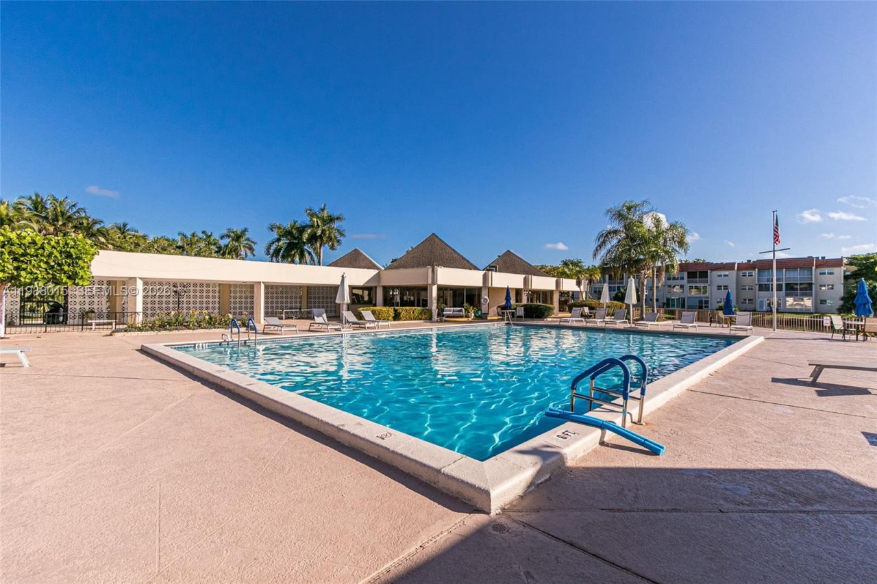 2831 Sunrise Lakes Dr. E, Unit 204, Sunrise, FL 33322 Photo
