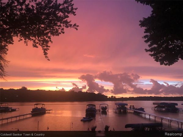 10868 Bob White Beach Boulevard, Hamburg Twp, MI 48189