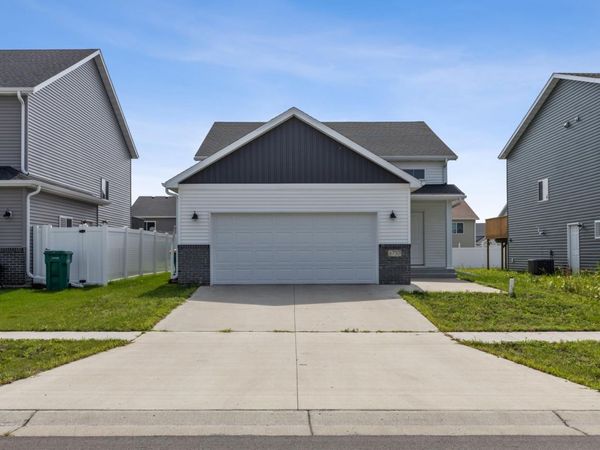 6730 71st Avenue S, Horace, ND 58047