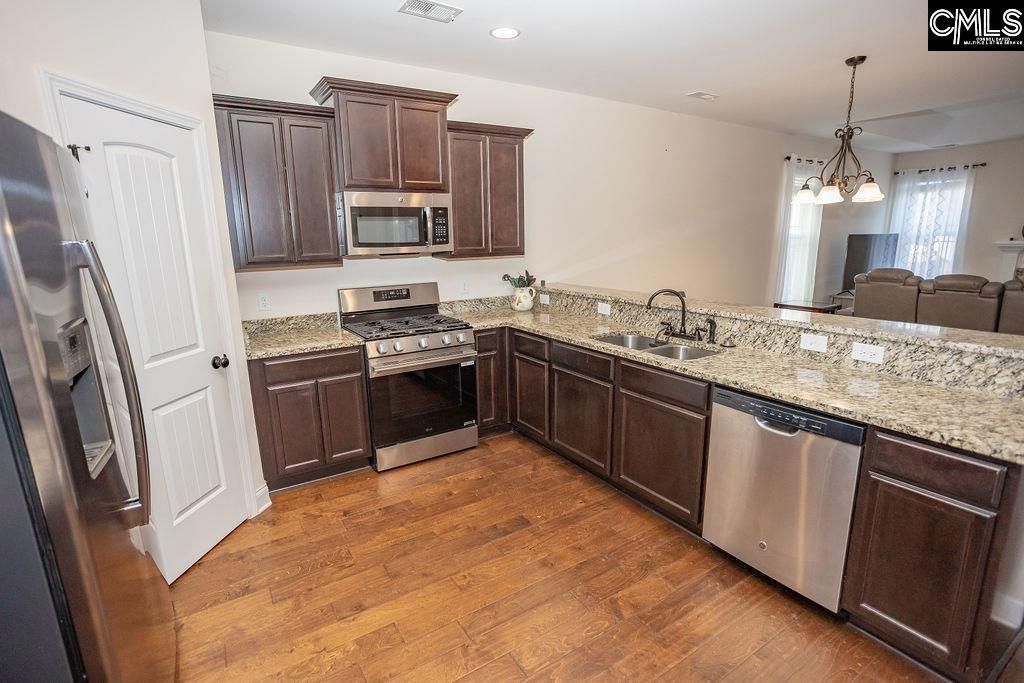 141 Coatbridge Drive Photo 5