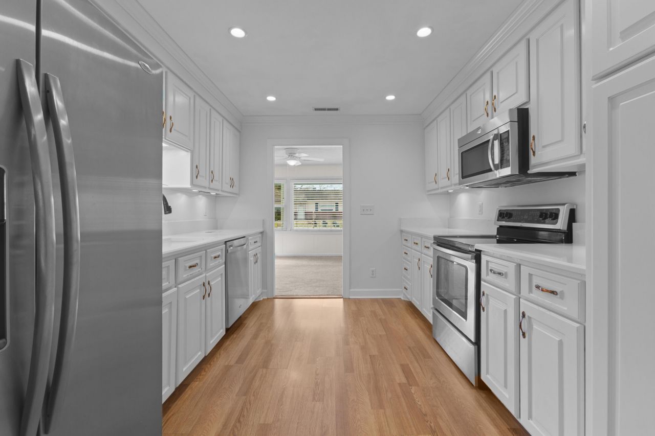 5806 Edinburgh Drive Photo 11