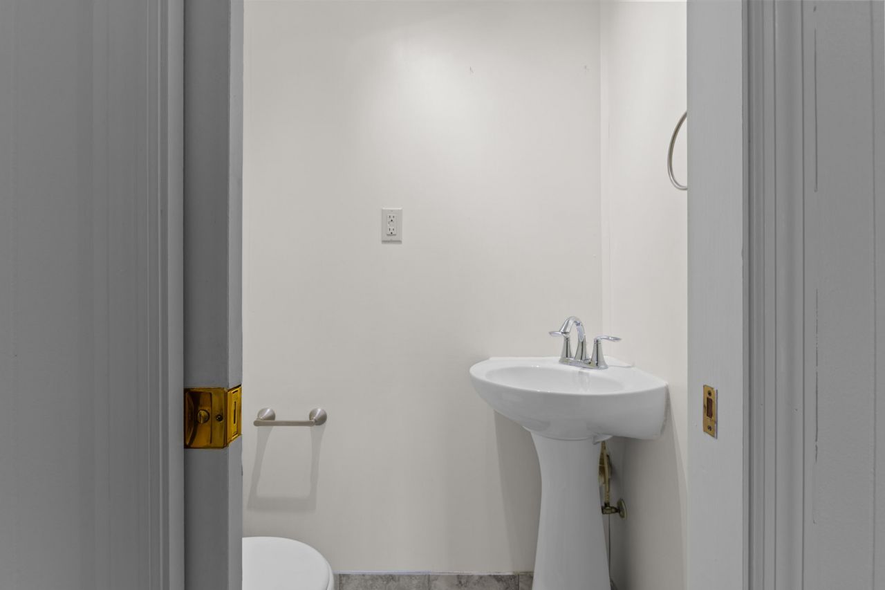 5806 Edinburgh Drive Photo 21