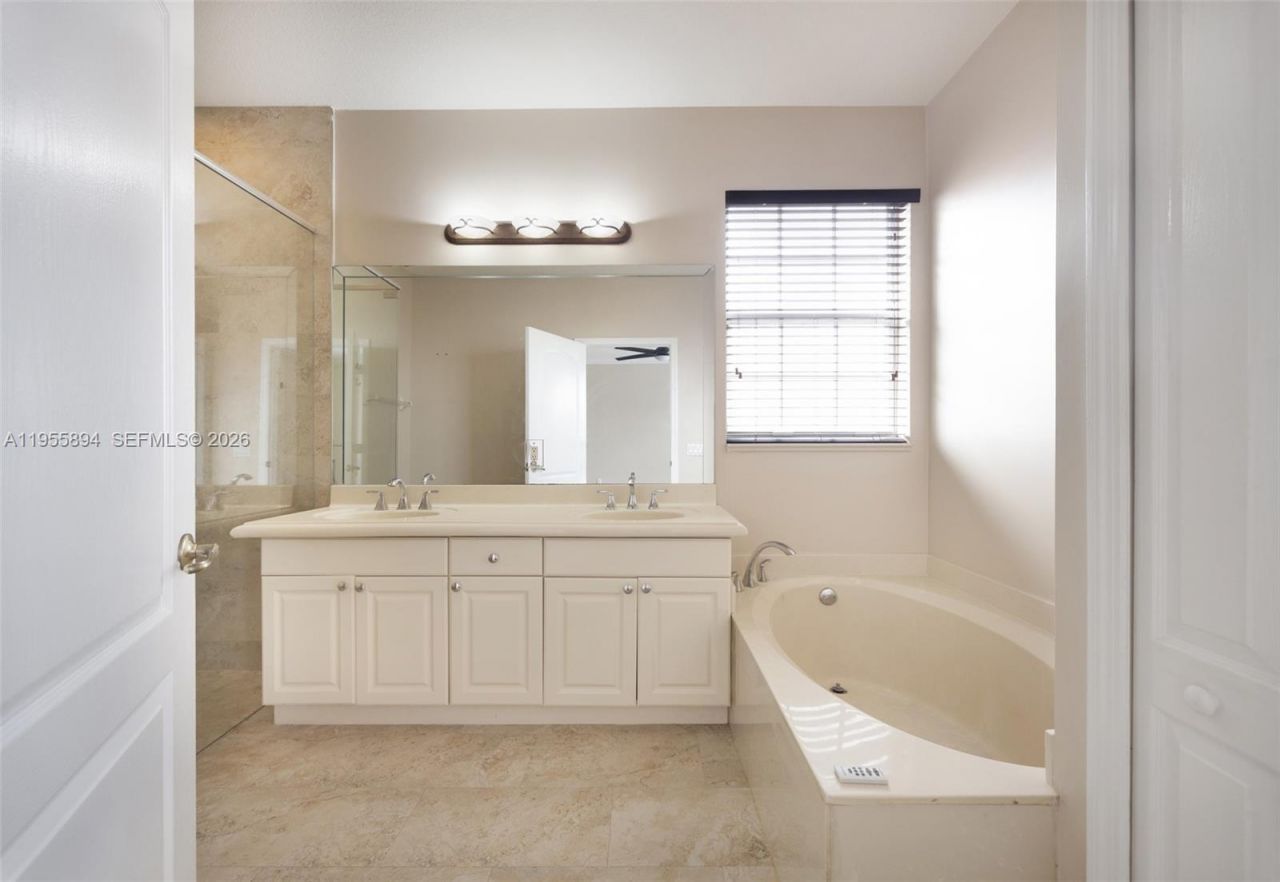 15963 SW 99th Ln, Miami, FL 33196 Photo