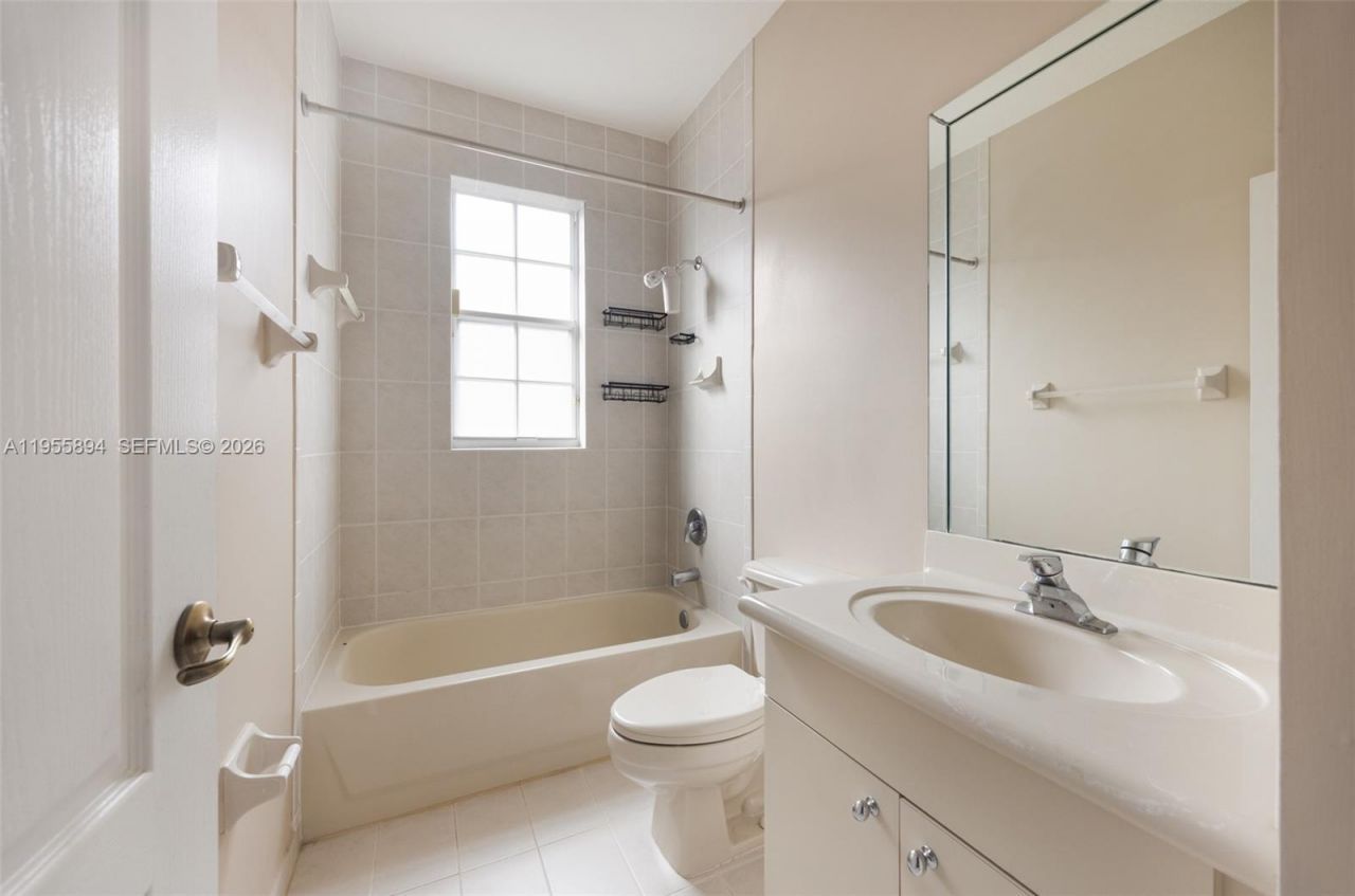 15963 SW 99th Ln, Miami, FL 33196 Photo