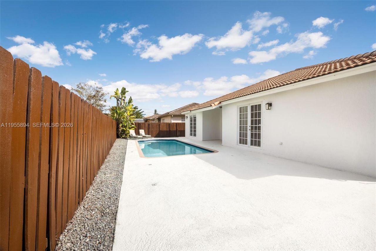 15963 SW 99th Ln, Miami, FL 33196 Photo