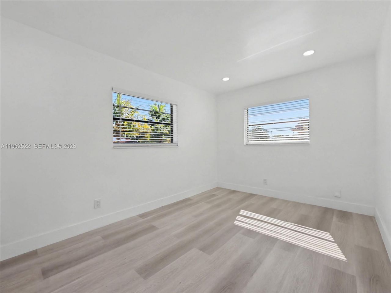 15694 NE 10th Ct, North Miami Beach, FL 33162 Photo