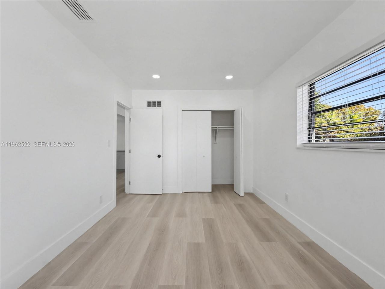 15694 NE 10th Ct, North Miami Beach, FL 33162 Photo