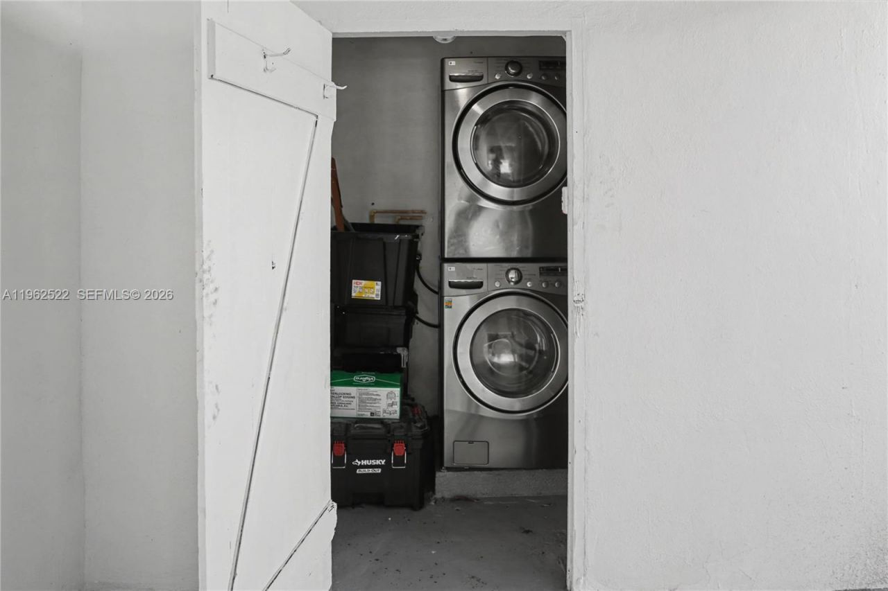 15694 NE 10th Ct, North Miami Beach, FL 33162 Photo