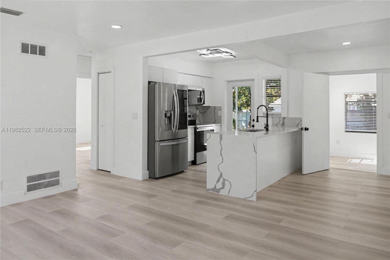 15694 NE 10th Ct, North Miami Beach, FL 33162 Photo